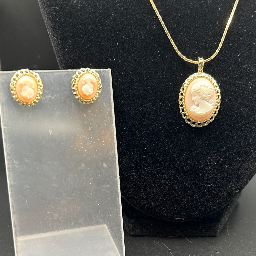 Cameo style necklace and clip on earrings